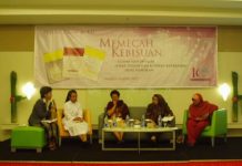 MEMECAH KEBISUAN PEREMPUAN MELALUI BUKU