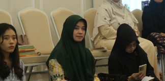 Apakah Menggunakan Tetes Mata dapat Membatalkan Puasa?